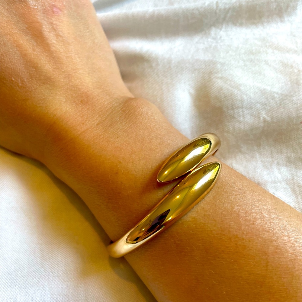 NWT. 41 Hawthorn gold bracelet